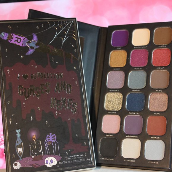 REVOLUTION | Curses and Hexes Eyeshadow Palette | - Picture 2 of 7
